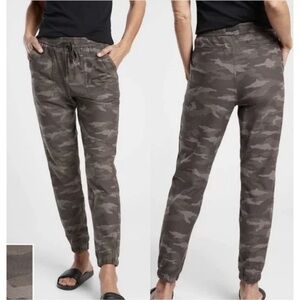 Athleta Women's (Olive) Green Camo Farallon Jogger Size 4